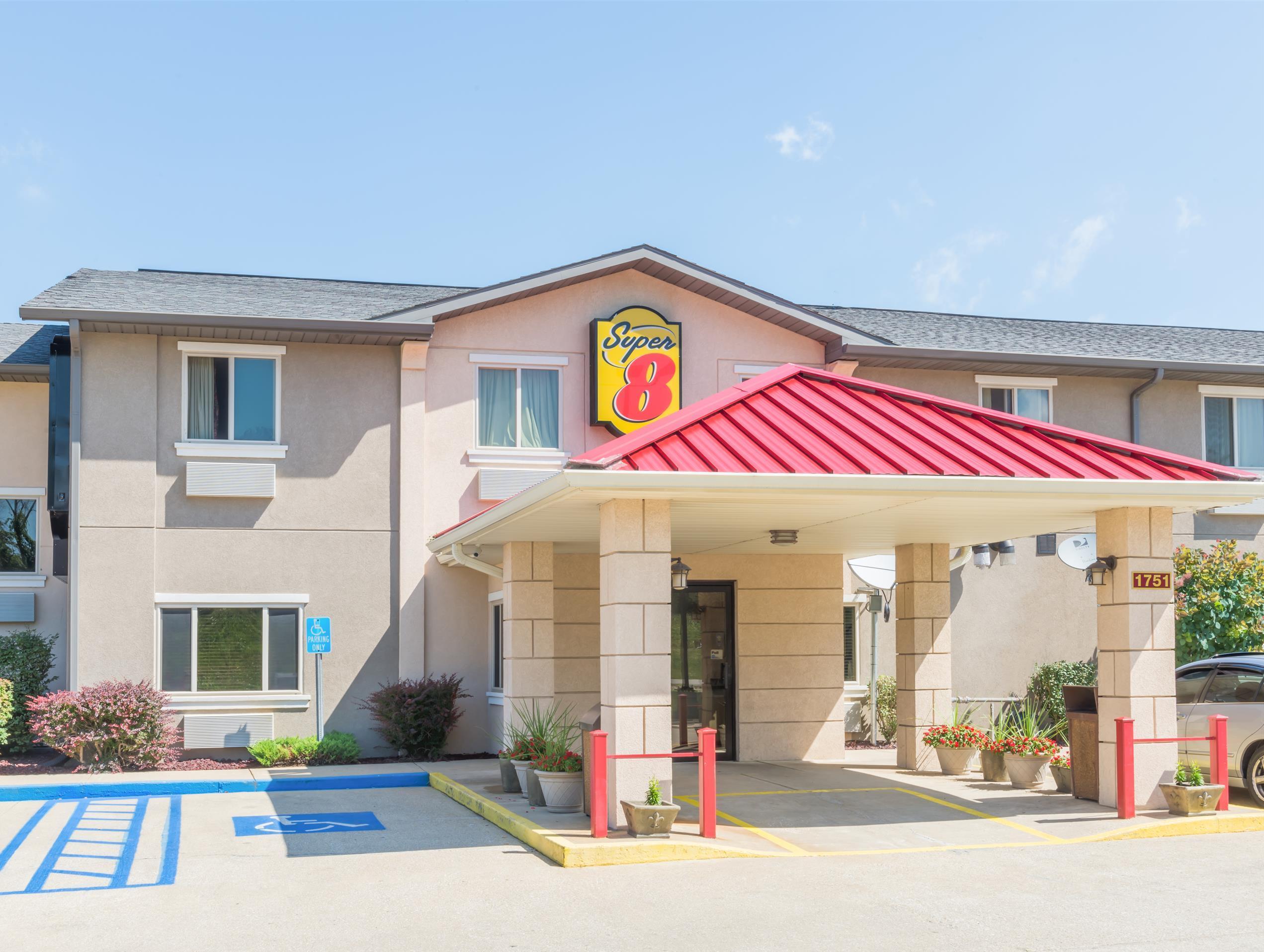 Super 8 By Wyndham Bloomington University Area Kültér fotó