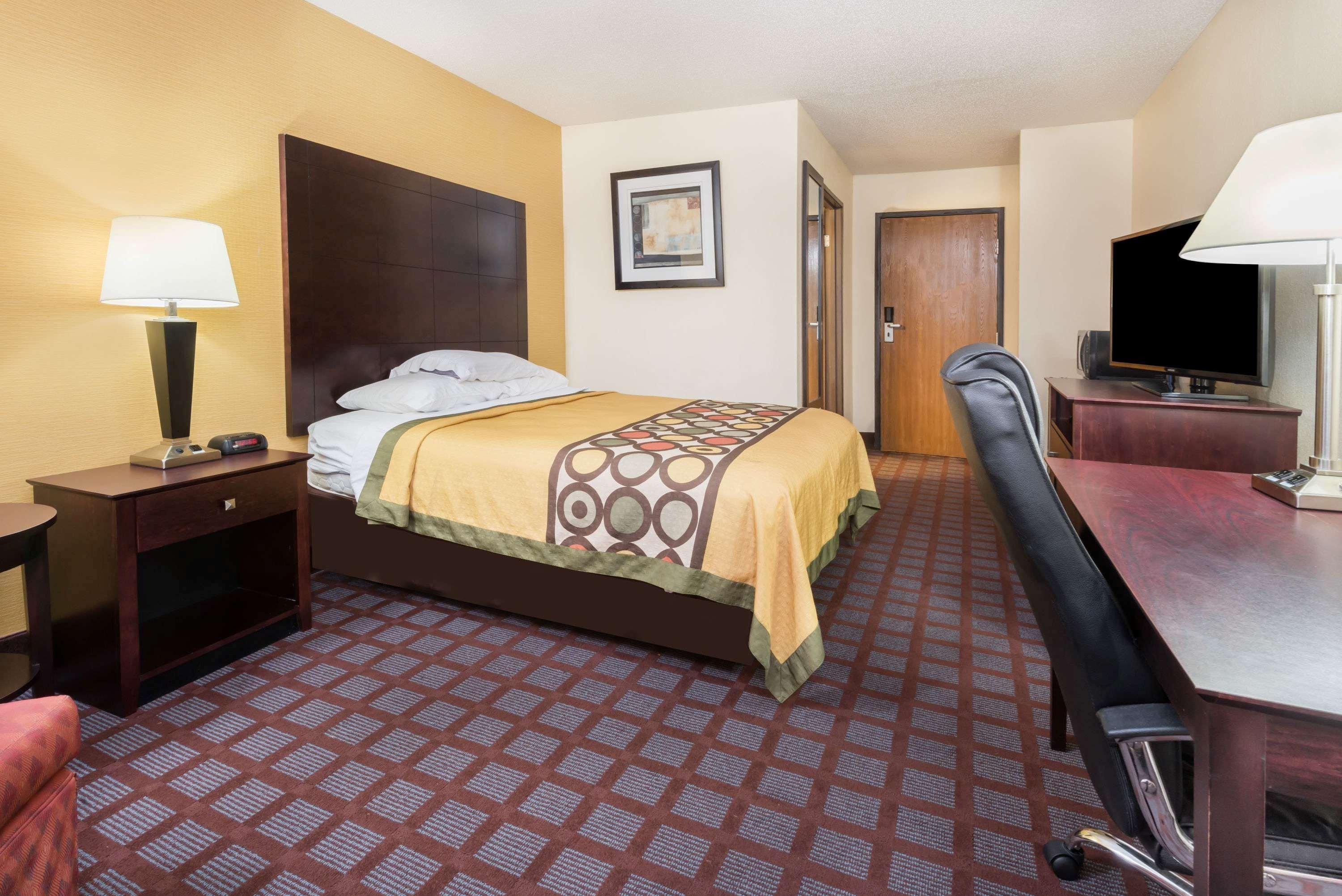 Super 8 By Wyndham Bloomington University Area Kültér fotó