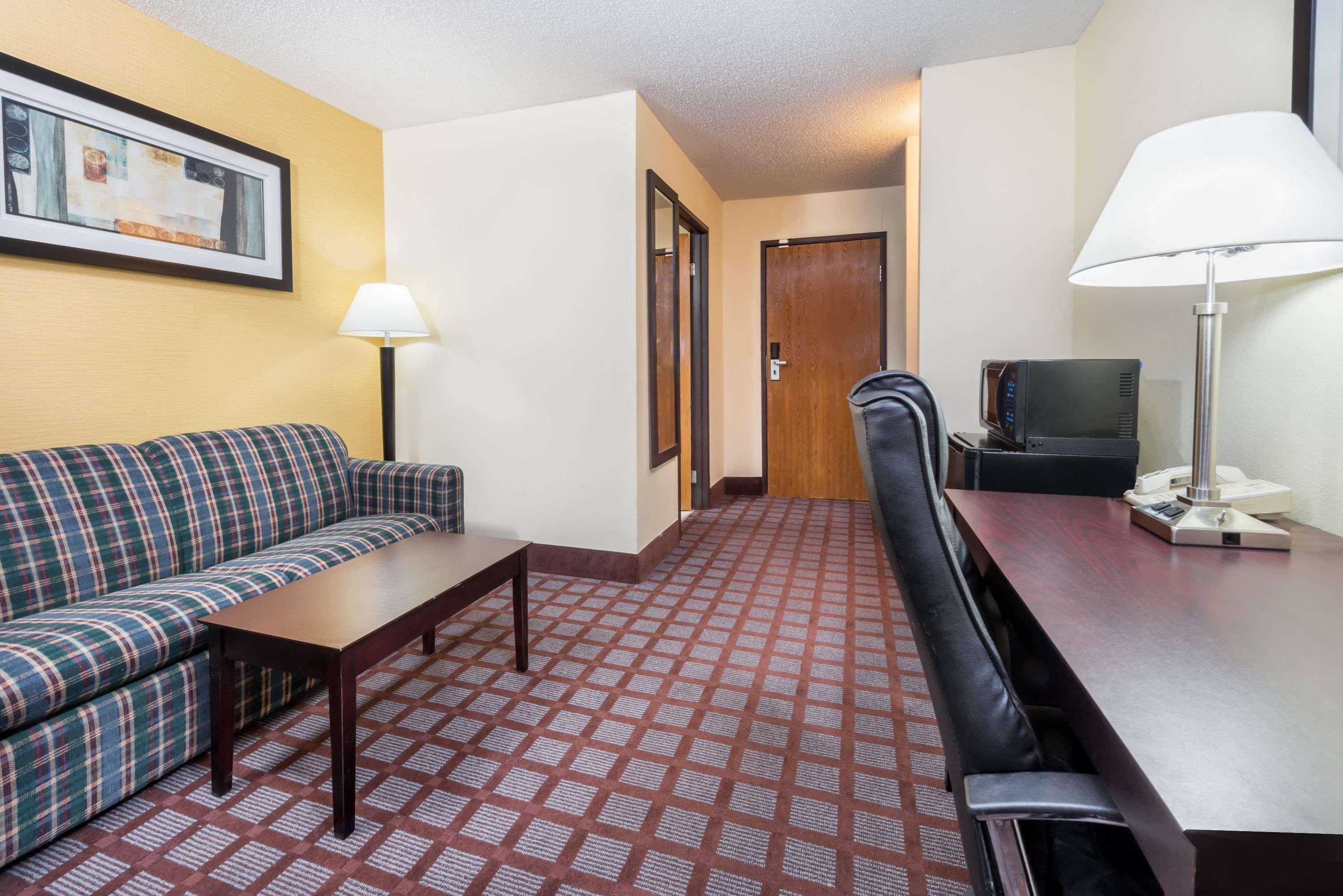 Super 8 By Wyndham Bloomington University Area Kültér fotó