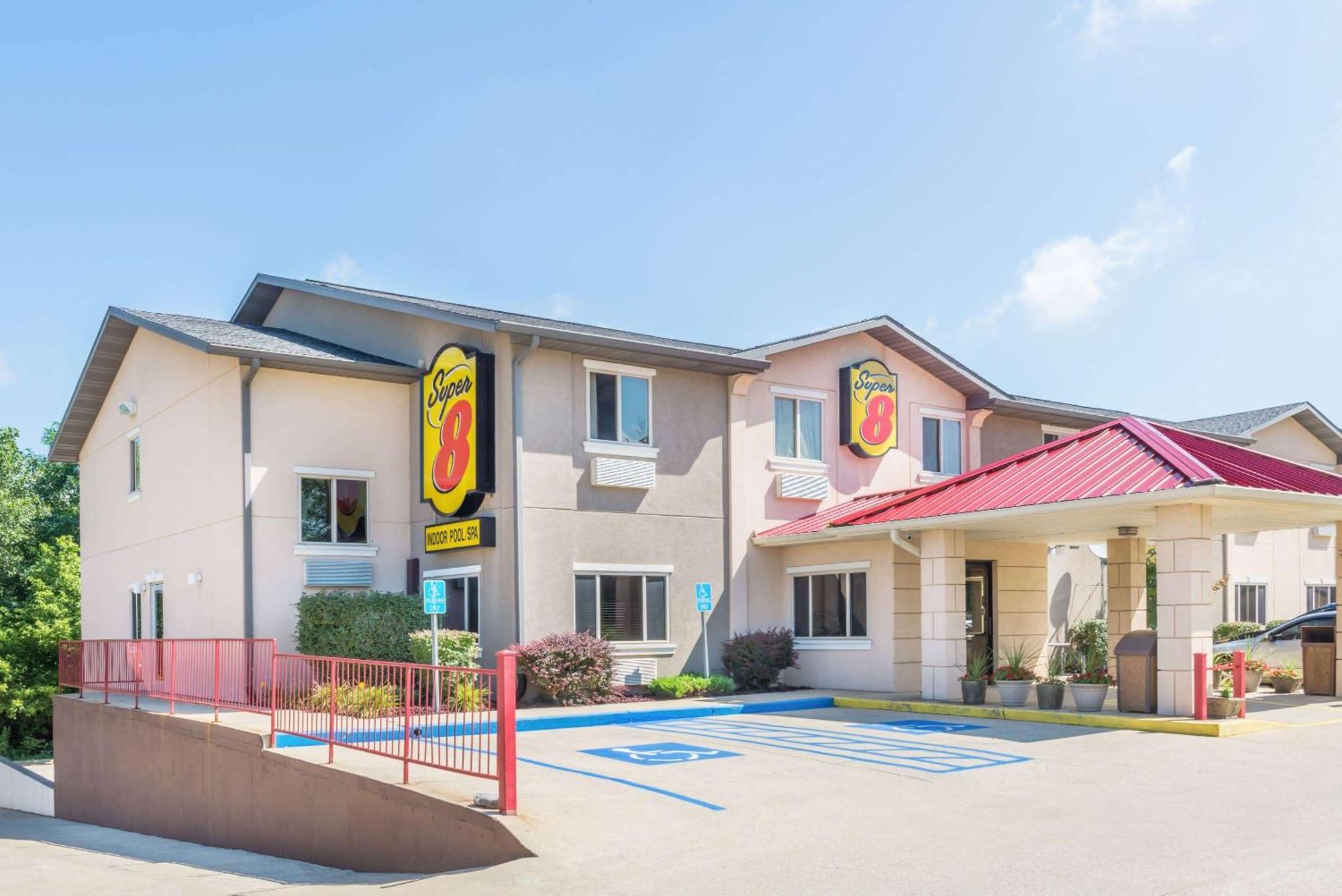 Super 8 By Wyndham Bloomington University Area Kültér fotó