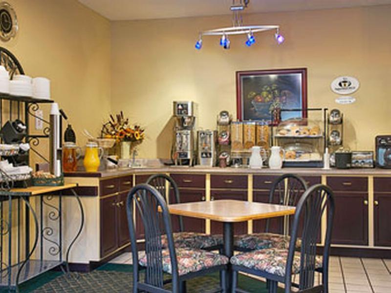 Super 8 By Wyndham Bloomington University Area Kültér fotó