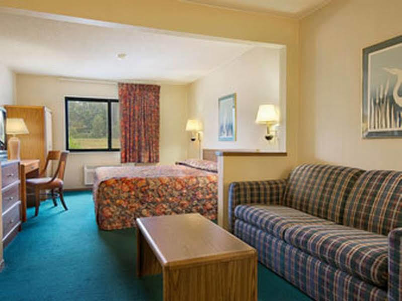 Super 8 By Wyndham Bloomington University Area Kültér fotó